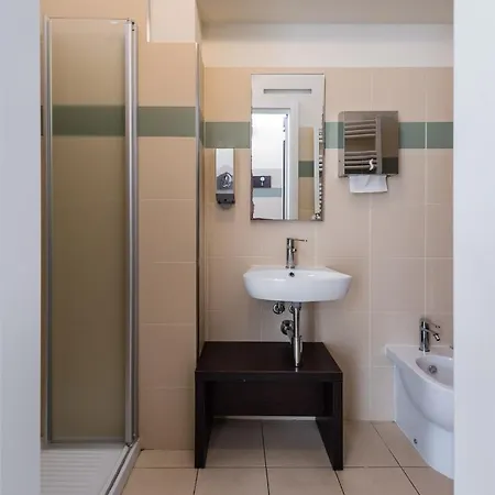 Eliopoli & Restaurant Hostel Tirrenia