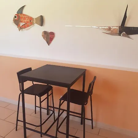 Eliopoli & Restaurant Hostel Tirrenia