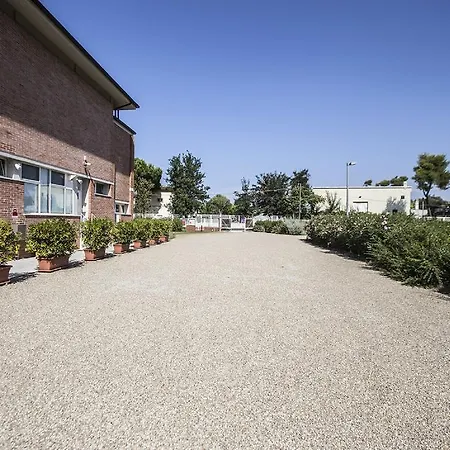 Eliopoli & Restaurant Hostel