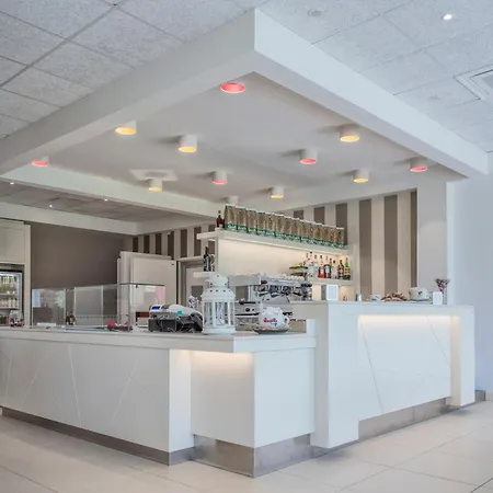 Eliopoli & Restaurant Vandrerhjem Tirrenia